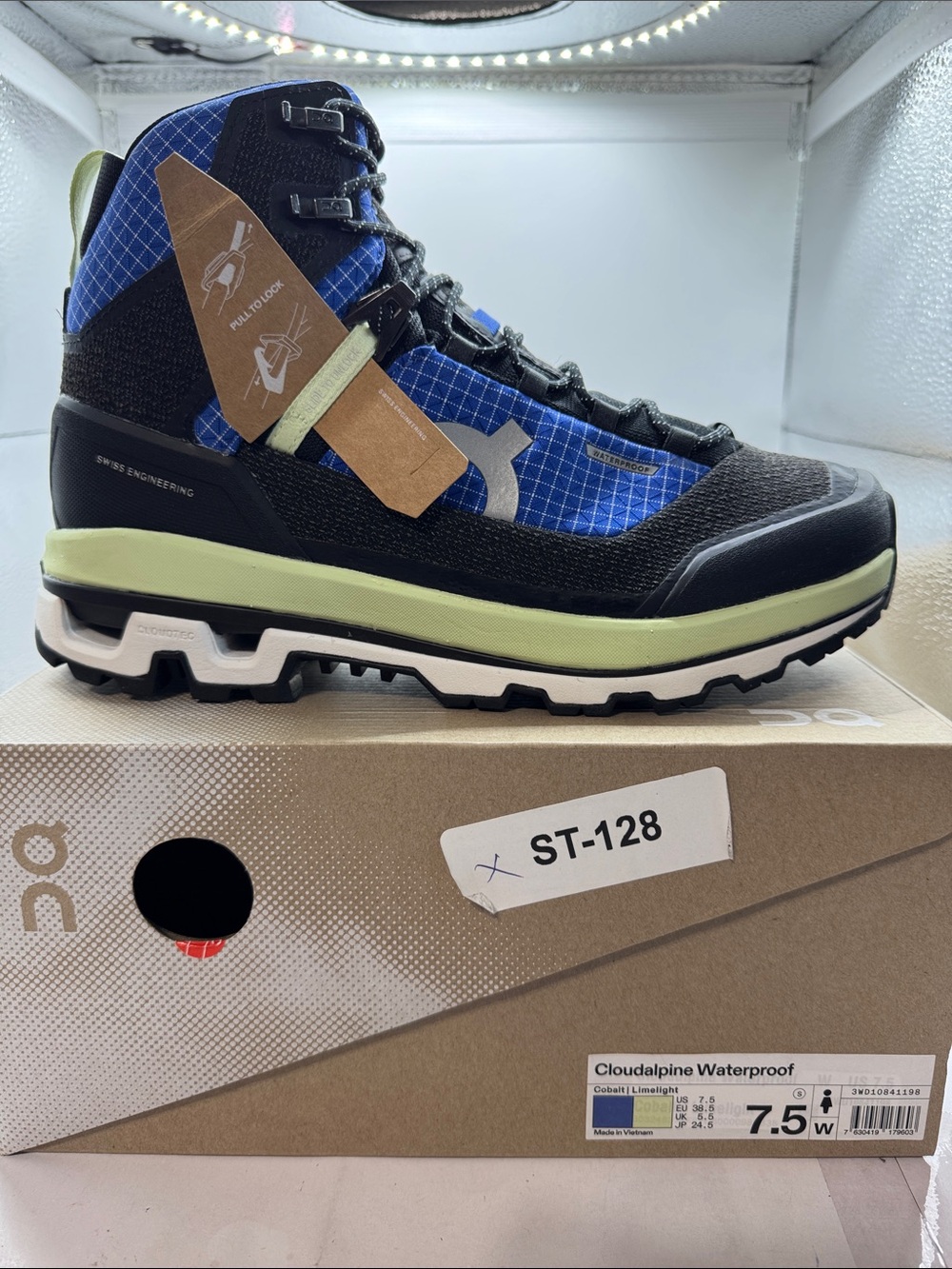 On Running women Cloudalpine Waterproof Boots - Blue/Black/Green